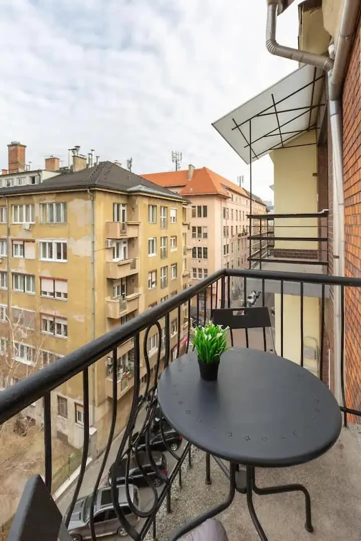 Апартаменты Hideaway With Balcony On Balzac Будапешт